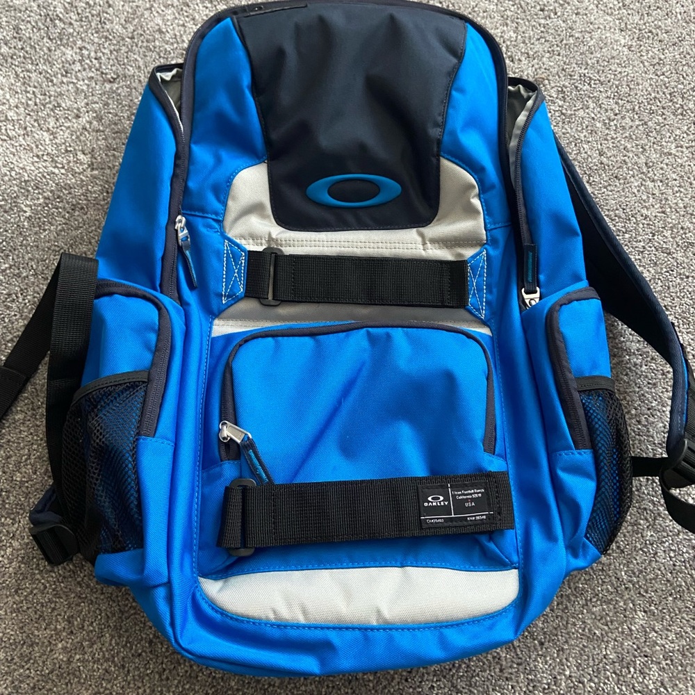 blue oakley backpack